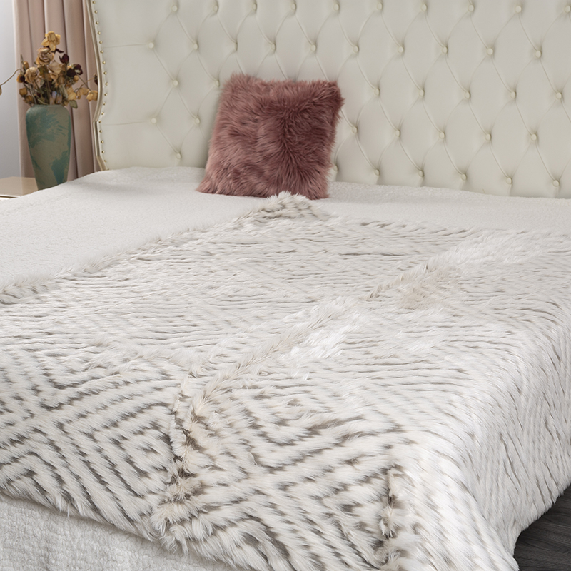 50 * 60 inch comfortable home jacquard faux fur blanket