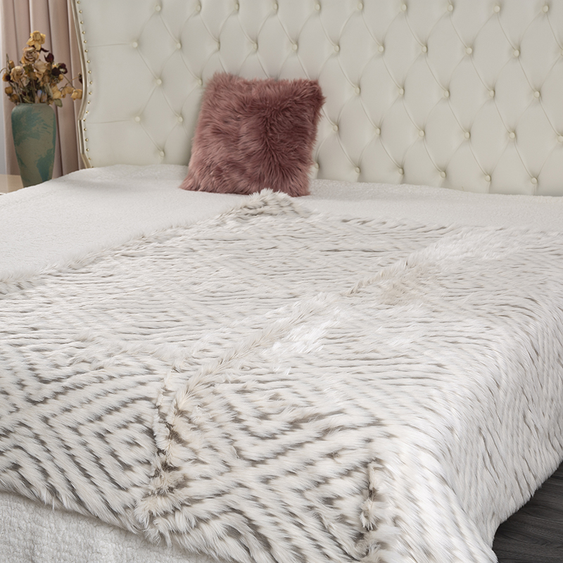 50 * 60 inch comfortable home jacquard faux fur blanket